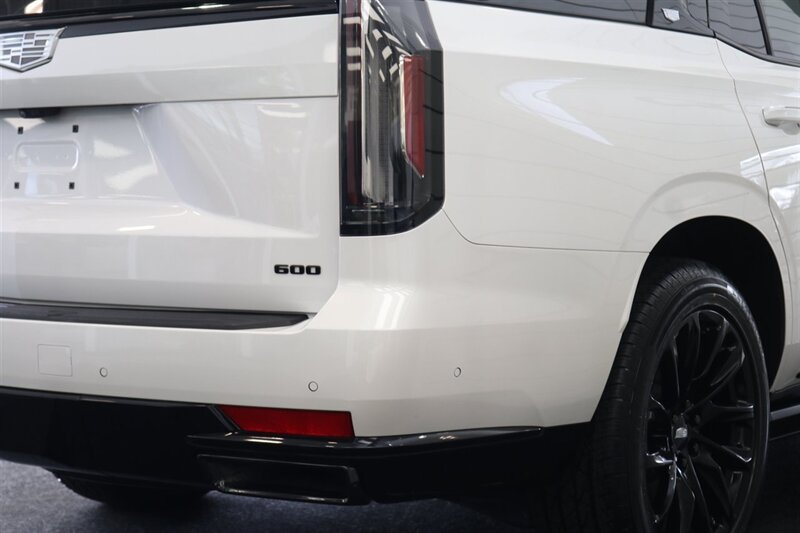 2024 Cadillac Escalade Sport Platinum 1-OWNER* UNDER FACTORY WARRANTY* POWER BOARDS* NIGHT VISION* ONYX PKG* FULLY SERVICED* NEW TIRES* PANO ROOF* ROOF RACK* CROSS BARS* ALL ORIGINAL BOOKS & MANUALS & 2-KEYS - Photo 15 - Portland, OR 97230