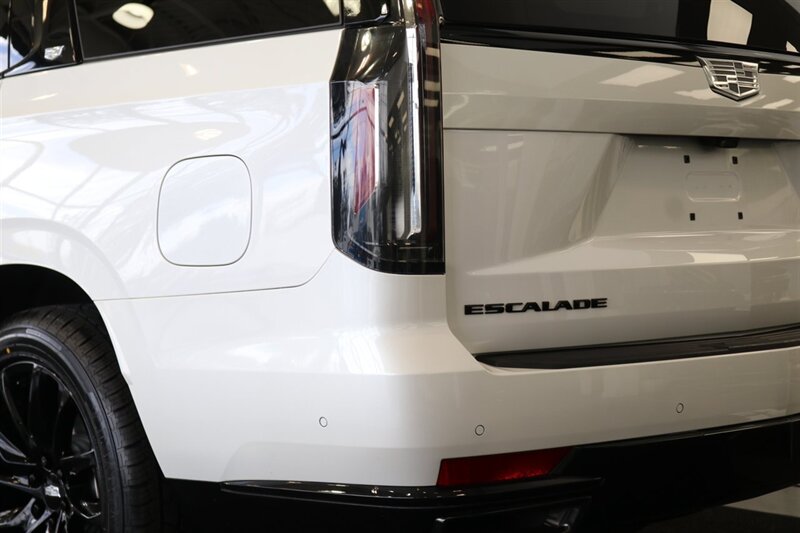 2024 Cadillac Escalade Sport Platinum 1-OWNER* UNDER FACTORY WARRANTY* POWER BOARDS* NIGHT VISION* ONYX PKG* FULLY SERVICED* NEW TIRES* PANO ROOF* ROOF RACK* CROSS BARS* ALL ORIGINAL BOOKS & MANUALS & 2-KEYS - Photo 14 - Portland, OR 97230