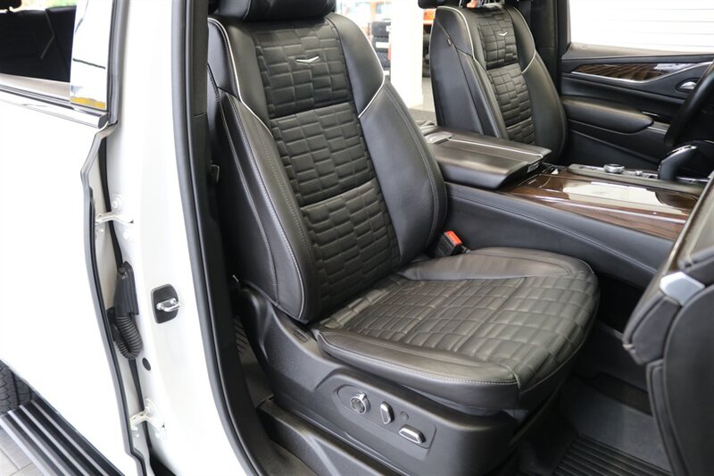 2024 Cadillac Escalade Sport Platinum 1-OWNER* UNDER FACTORY WARRANTY* POWER BOARDS* NIGHT VISION* ONYX PKG* FULLY SERVICED* NEW TIRES* PANO ROOF* ROOF RACK* CROSS BARS* ALL ORIGINAL BOOKS & MANUALS & 2-KEYS - Photo 19 - Portland, OR 97230
