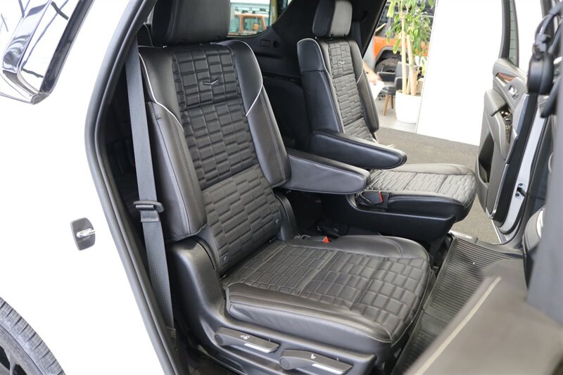 2024 Cadillac Escalade Sport Platinum 1-OWNER* UNDER FACTORY WARRANTY* POWER BOARDS* NIGHT VISION* ONYX PKG* FULLY SERVICED* NEW TIRES* PANO ROOF* ROOF RACK* CROSS BARS* ALL ORIGINAL BOOKS & MANUALS & 2-KEYS - Photo 21 - Portland, OR 97230