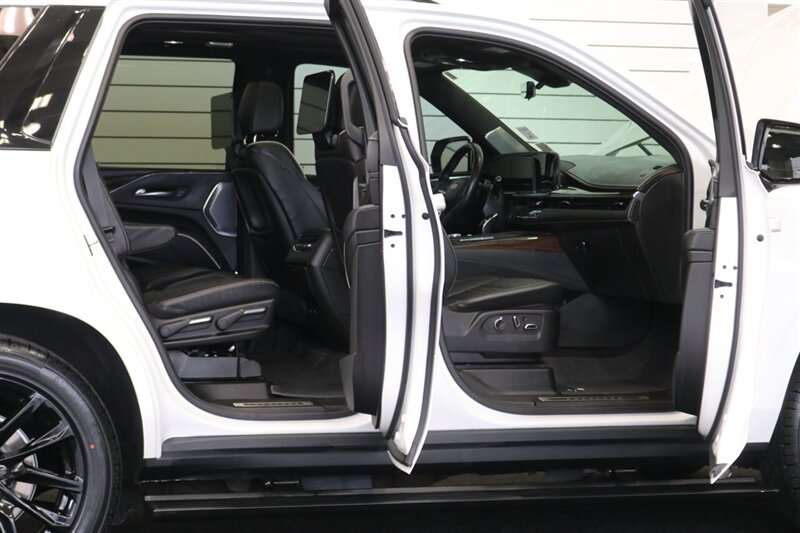 2024 Cadillac Escalade Sport Platinum 1-OWNER* UNDER FACTORY WARRANTY* POWER BOARDS* NIGHT VISION* ONYX PKG* FULLY SERVICED* NEW TIRES* PANO ROOF* ROOF RACK* CROSS BARS* ALL ORIGINAL BOOKS & MANUALS & 2-KEYS - Photo 39 - Portland, OR 97230