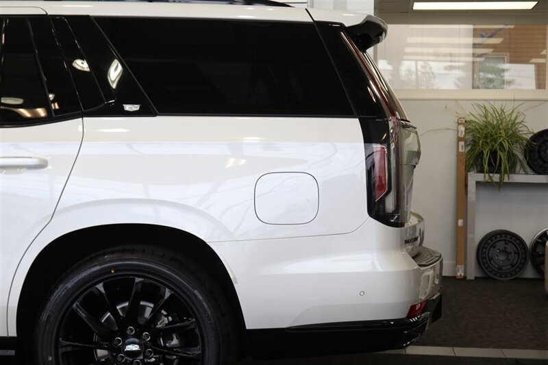 2024 Cadillac Escalade Sport Platinum 1-OWNER* UNDER FACTORY WARRANTY* POWER BOARDS* NIGHT VISION* ONYX PKG* FULLY SERVICED* NEW TIRES* PANO ROOF* ROOF RACK* CROSS BARS* ALL ORIGINAL BOOKS & MANUALS & 2-KEYS - Photo 36 - Portland, OR 97230