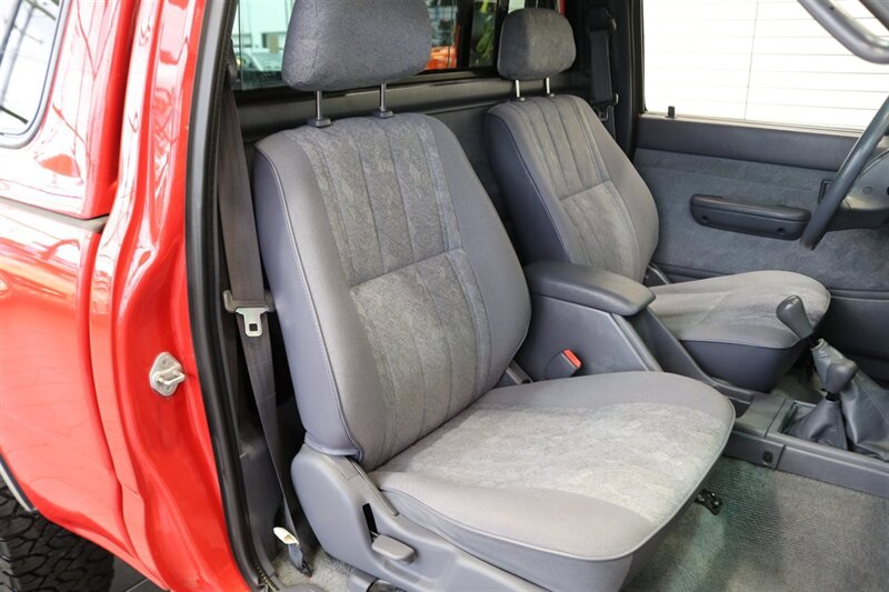 2000 Toyota Tacoma 1-OWNER* 47K ACTUAL MILES* 100% STOCK & ORIGINAL* ZERO RUST* NEW BILSTEIN 5100s W/ NEW 32 " BFG KO3 TIRES* ALL ORIGINAL BOOKS-MANUALS-2 KEYS* COLLECTOR GRADE 100%* FULL SERVICE W/ NEW FLUIDS-FILTERS - Photo 17 - Portland, OR 97230