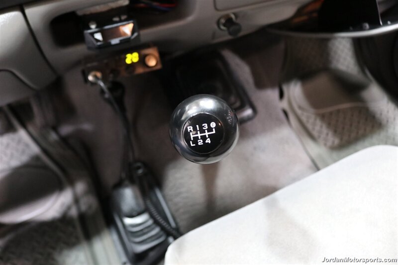 2000 Ford F-350 XLT  100% RUST FREE* 6-SPEED MANUAL* NEW CALIPERS - BRAKES - ROTORS - HOSES - BELTS - DOOR LOCK ACTUATORS - BILSTEIN 5100 SHOCKS - COOLANT&BRAKE FLUID FLUSH - AC CHARGE - NEW 35 "TOYO A/T III 10-PLYS - Photo 20 - Portland, OR 97230