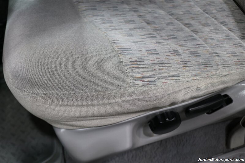 2000 Ford F-350 XLT  100% RUST FREE* 6-SPEED MANUAL* NEW CALIPERS - BRAKES - ROTORS - HOSES - BELTS - DOOR LOCK ACTUATORS - BILSTEIN 5100 SHOCKS - COOLANT&BRAKE FLUID FLUSH - AC CHARGE - NEW 35 "TOYO A/T III 10-PLYS - Photo 76 - Portland, OR 97230