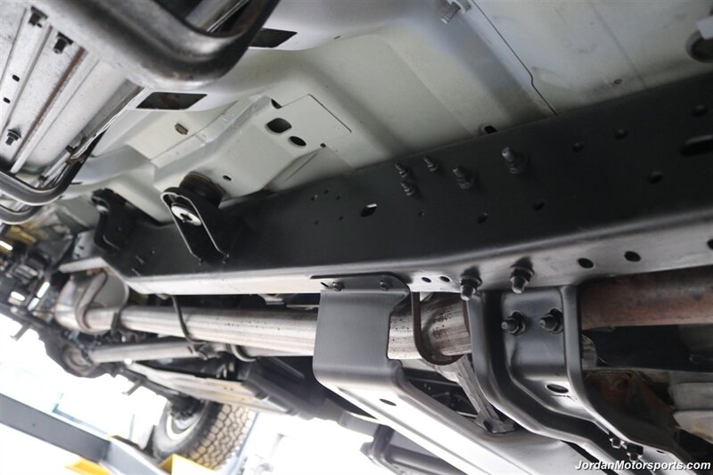 2000 Ford F-350 XLT  100% RUST FREE* 6-SPEED MANUAL* NEW CALIPERS - BRAKES - ROTORS - HOSES - BELTS - DOOR LOCK ACTUATORS - BILSTEIN 5100 SHOCKS - COOLANT&BRAKE FLUID FLUSH - AC CHARGE - NEW 35 "TOYO A/T III 10-PLYS - Photo 25 - Portland, OR 97230