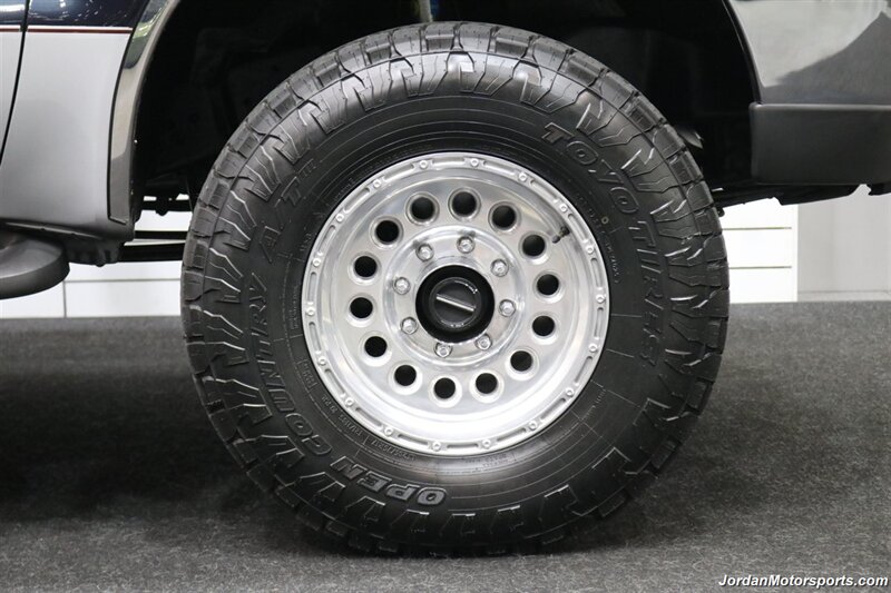 2000 Ford F-350 XLT  100% RUST FREE* 6-SPEED MANUAL* NEW CALIPERS - BRAKES - ROTORS - HOSES - BELTS - DOOR LOCK ACTUATORS - BILSTEIN 5100 SHOCKS - COOLANT&BRAKE FLUID FLUSH - AC CHARGE - NEW 35 "TOYO A/T III 10-PLYS - Photo 52 - Portland, OR 97230