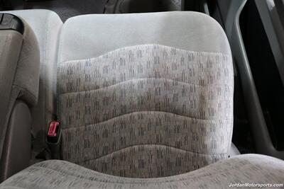 2000 Ford F-350 XLT  100% RUST FREE* 6-SPEED MANUAL* NEW CALIPERS - BRAKES - ROTORS - HOSES - BELTS - DOOR LOCK ACTUATORS - BILSTEIN 5100 SHOCKS - COOLANT&BRAKE FLUID FLUSH - AC CHARGE - NEW 35 "TOYO A/T III 10-PLYS - Photo 73 - Portland, OR 97230