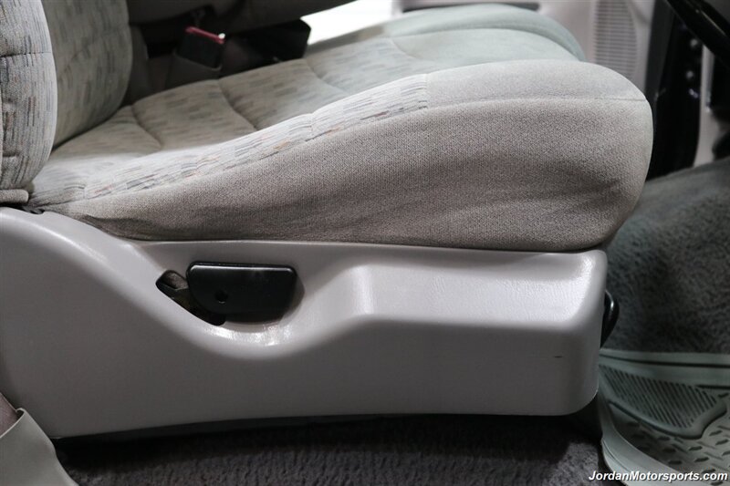 2000 Ford F-350 XLT  100% RUST FREE* 6-SPEED MANUAL* NEW CALIPERS - BRAKES - ROTORS - HOSES - BELTS - DOOR LOCK ACTUATORS - BILSTEIN 5100 SHOCKS - COOLANT&BRAKE FLUID FLUSH - AC CHARGE - NEW 35 "TOYO A/T III 10-PLYS - Photo 75 - Portland, OR 97230