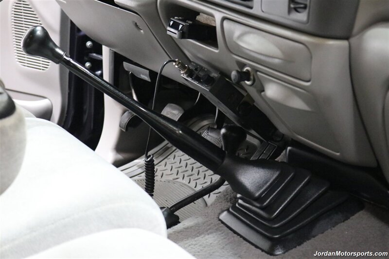 2000 Ford F-350 XLT  100% RUST FREE* 6-SPEED MANUAL* NEW CALIPERS - BRAKES - ROTORS - HOSES - BELTS - DOOR LOCK ACTUATORS - BILSTEIN 5100 SHOCKS - COOLANT&BRAKE FLUID FLUSH - AC CHARGE - NEW 35 "TOYO A/T III 10-PLYS - Photo 88 - Portland, OR 97230