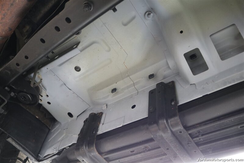 2000 Ford F-350 XLT  100% RUST FREE* 6-SPEED MANUAL* NEW CALIPERS - BRAKES - ROTORS - HOSES - BELTS - DOOR LOCK ACTUATORS - BILSTEIN 5100 SHOCKS - COOLANT&BRAKE FLUID FLUSH - AC CHARGE - NEW 35 "TOYO A/T III 10-PLYS - Photo 30 - Portland, OR 97230