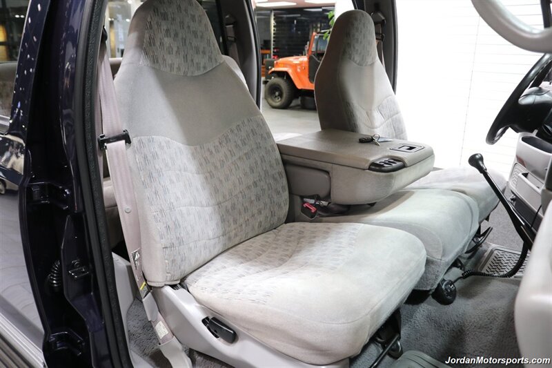 2000 Ford F-350 XLT  100% RUST FREE* 6-SPEED MANUAL* NEW CALIPERS - BRAKES - ROTORS - HOSES - BELTS - DOOR LOCK ACTUATORS - BILSTEIN 5100 SHOCKS - COOLANT&BRAKE FLUID FLUSH - AC CHARGE - NEW 35 "TOYO A/T III 10-PLYS - Photo 17 - Portland, OR 97230