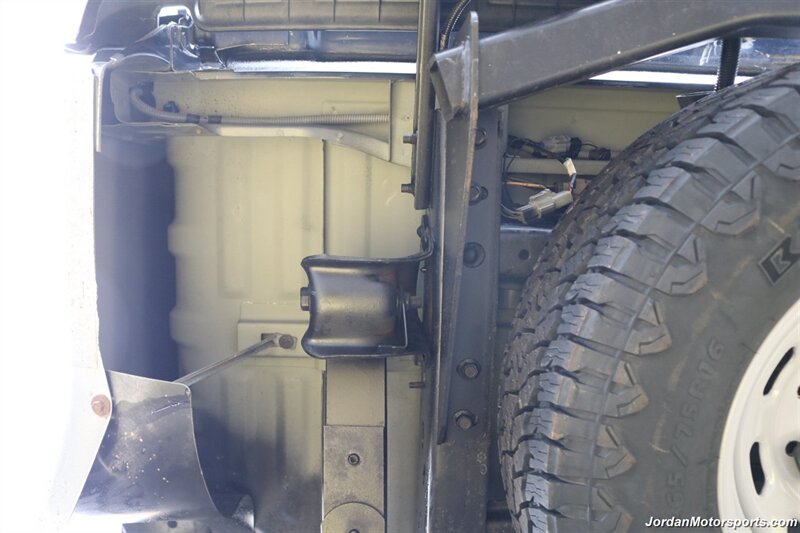 2000 Ford F-350 XLT  100% RUST FREE* 6-SPEED MANUAL* NEW CALIPERS - BRAKES - ROTORS - HOSES - BELTS - DOOR LOCK ACTUATORS - BILSTEIN 5100 SHOCKS - COOLANT&BRAKE FLUID FLUSH - AC CHARGE - NEW 35 "TOYO A/T III 10-PLYS - Photo 33 - Portland, OR 97230