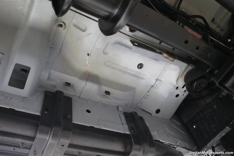 2000 Ford F-350 XLT  100% RUST FREE* 6-SPEED MANUAL* NEW CALIPERS - BRAKES - ROTORS - HOSES - BELTS - DOOR LOCK ACTUATORS - BILSTEIN 5100 SHOCKS - COOLANT&BRAKE FLUID FLUSH - AC CHARGE - NEW 35 "TOYO A/T III 10-PLYS - Photo 29 - Portland, OR 97230