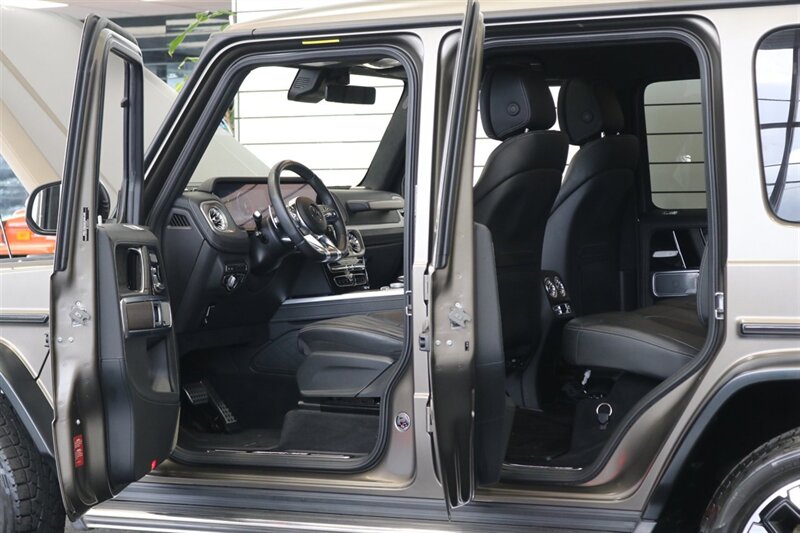 2021 Mercedes-Benz AMG G 63  1-OWNER* EXCLUSIVE INTERIOR - AMG TRAIL - AMG NIGHT MAGNO PKGs* LEATHER GRAB HANDLE* ALL SERVICES @ DEALER* NEW BRAKES-ROTORS-FLUIDS* ALL BOOKS & 2-KEYS - Photo 61 - Portland, OR 97230