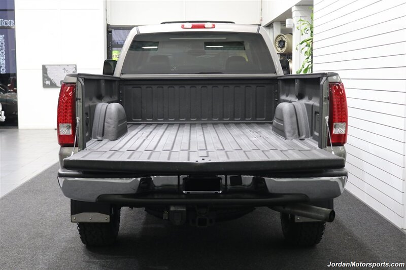 2006 GMC Sierra 2500 SLT  1-OWNER* LBZ W/ALLISON 6-SPD* CREW CAB LONG BED* 100% STOCK* NEW 33 " COOPER 10-PLY TIRES* FULLY SERVICED* ZERO RUST OR CORROSION* ALL BOOKS & KEYS - Photo 13 - Portland, OR 97230