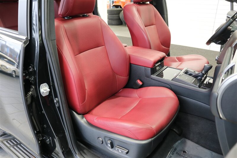 2023 Lexus GX Luxury  1-OWNER* SPORT DESIGN PKG* LUXURY PKG* DASH CAM* MULTI TERRAIN MONITOR* CROSS BARS* TOW PACKAGE* ALL BOOKS - WINDOW STICKER - 2 KEYS* LAST OF THE V-8s - Photo 17 - Portland, OR 97230