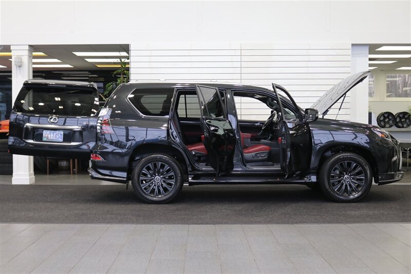 2023 Lexus GX Luxury  1-OWNER* SPORT DESIGN PKG* LUXURY PKG* DASH CAM* MULTI TERRAIN MONITOR* CROSS BARS* TOW PACKAGE* ALL BOOKS - WINDOW STICKER - 2 KEYS* LAST OF THE V-8s - Photo 34 - Portland, OR 97230