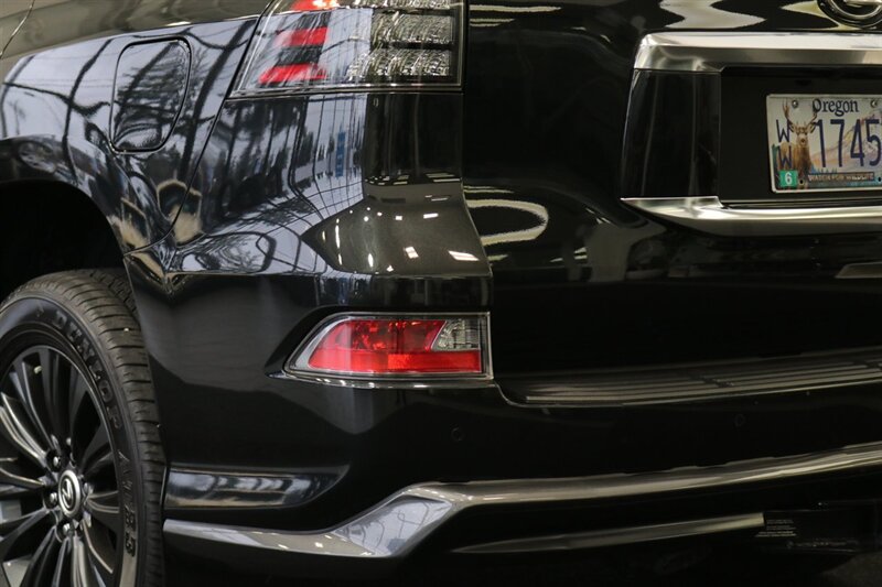 2023 Lexus GX Luxury  1-OWNER* SPORT DESIGN PKG* LUXURY PKG* DASH CAM* MULTI TERRAIN MONITOR* CROSS BARS* TOW PACKAGE* ALL BOOKS - WINDOW STICKER - 2 KEYS* LAST OF THE V-8s - Photo 13 - Portland, OR 97230