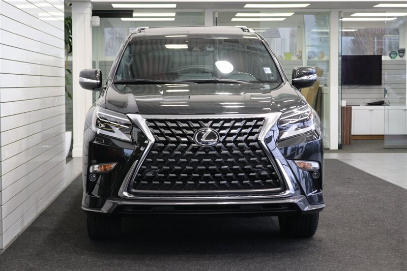2023 Lexus GX Luxury  1-OWNER* SPORT DESIGN PKG* LUXURY PKG* DASH CAM* MULTI TERRAIN MONITOR* CROSS BARS* TOW PACKAGE* ALL BOOKS - WINDOW STICKER - 2 KEYS* LAST OF THE V-8s - Photo 8 - Portland, OR 97230
