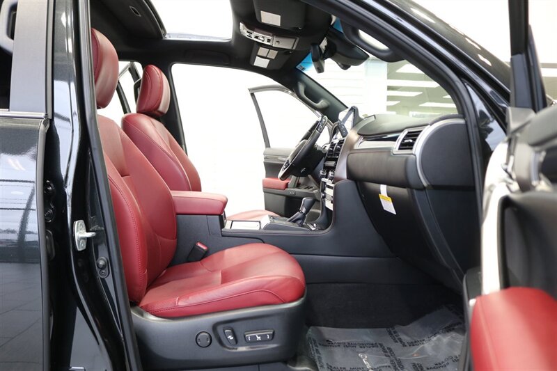 2023 Lexus GX Luxury  1-OWNER* SPORT DESIGN PKG* LUXURY PKG* DASH CAM* MULTI TERRAIN MONITOR* CROSS BARS* TOW PACKAGE* ALL BOOKS - WINDOW STICKER - 2 KEYS* LAST OF THE V-8s - Photo 55 - Portland, OR 97230