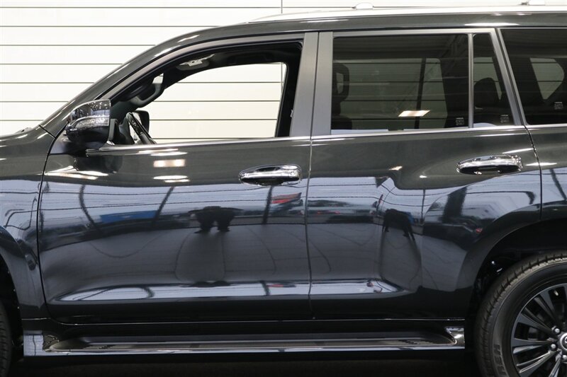 2023 Lexus GX Luxury  1-OWNER* SPORT DESIGN PKG* LUXURY PKG* DASH CAM* MULTI TERRAIN MONITOR* CROSS BARS* TOW PACKAGE* ALL BOOKS - WINDOW STICKER - 2 KEYS* LAST OF THE V-8s - Photo 30 - Portland, OR 97230