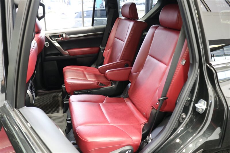 2023 Lexus GX Luxury  1-OWNER* SPORT DESIGN PKG* LUXURY PKG* DASH CAM* MULTI TERRAIN MONITOR* CROSS BARS* TOW PACKAGE* ALL BOOKS - WINDOW STICKER - 2 KEYS* LAST OF THE V-8s - Photo 18 - Portland, OR 97230