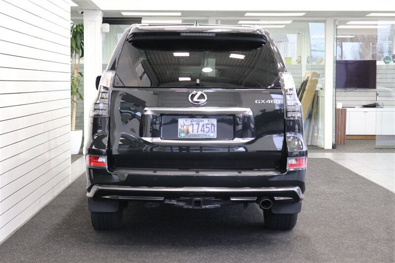 2023 Lexus GX Luxury  1-OWNER* SPORT DESIGN PKG* LUXURY PKG* DASH CAM* MULTI TERRAIN MONITOR* CROSS BARS* TOW PACKAGE* ALL BOOKS - WINDOW STICKER - 2 KEYS* LAST OF THE V-8s - Photo 9 - Portland, OR 97230