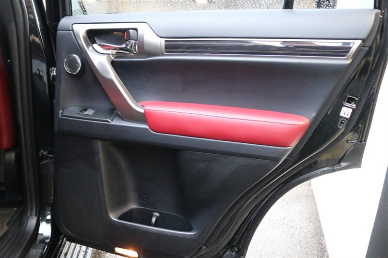 2023 Lexus GX Luxury  1-OWNER* SPORT DESIGN PKG* LUXURY PKG* DASH CAM* MULTI TERRAIN MONITOR* CROSS BARS* TOW PACKAGE* ALL BOOKS - WINDOW STICKER - 2 KEYS* LAST OF THE V-8s - Photo 49 - Portland, OR 97230