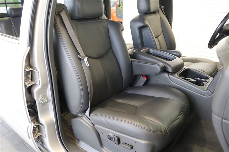 2007 Chevrolet Silverado 2500 LT3  1-OWNER* 100% RUST FREE* LT3 FULL LOAD PKG* NEW BILSTEIN 5100 SHOCKS* NEWER 33 " TOYO A/Ts* NEW OIL-FILTER-AIR FILTER-COOLANT FLUSH-AC SERVICE-IDLER CONTROL ARM-2 NEWER HD BATTERIES - Photo 17 - Portland, OR 97230