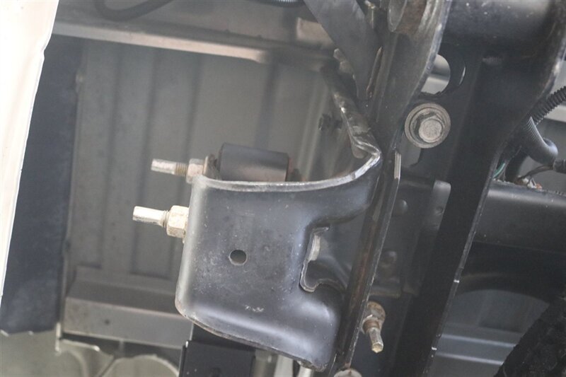 2007 Chevrolet Silverado 2500 LT3  1-OWNER* 100% RUST FREE* LT3 FULL LOAD PKG* NEW BILSTEIN 5100 SHOCKS* NEWER 33 " TOYO A/Ts* NEW OIL-FILTER-AIR FILTER-COOLANT FLUSH-AC SERVICE-IDLER CONTROL ARM-2 NEWER HD BATTERIES - Photo 31 - Portland, OR 97230