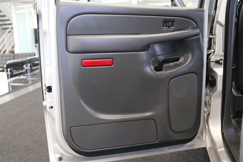 2007 Chevrolet Silverado 2500 LT3  1-OWNER* 100% RUST FREE* LT3 FULL LOAD PKG* NEW BILSTEIN 5100 SHOCKS* NEWER 33 " TOYO A/Ts* NEW OIL-FILTER-AIR FILTER-COOLANT FLUSH-AC SERVICE-IDLER CONTROL ARM-2 NEWER HD BATTERIES - Photo 64 - Portland, OR 97230