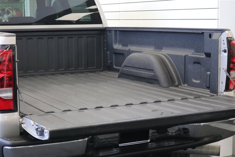 2007 Chevrolet Silverado 2500 LT3  1-OWNER* 100% RUST FREE* LT3 FULL LOAD PKG* NEW BILSTEIN 5100 SHOCKS* NEWER 33 " TOYO A/Ts* NEW OIL-FILTER-AIR FILTER-COOLANT FLUSH-AC SERVICE-IDLER CONTROL ARM-2 NEWER HD BATTERIES - Photo 44 - Portland, OR 97230