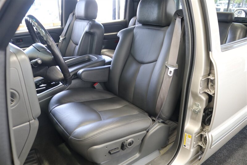 2007 Chevrolet Silverado 2500 LT3  1-OWNER* 100% RUST FREE* LT3 FULL LOAD PKG* NEW BILSTEIN 5100 SHOCKS* NEWER 33 " TOYO A/Ts* NEW OIL-FILTER-AIR FILTER-COOLANT FLUSH-AC SERVICE-IDLER CONTROL ARM-2 NEWER HD BATTERIES - Photo 16 - Portland, OR 97230