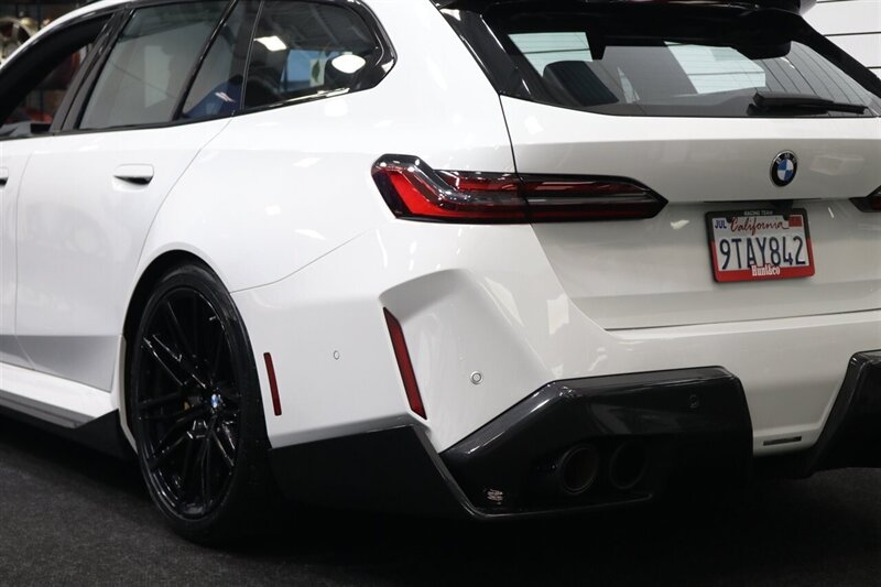 2025 BMW M5 Touring  141K MSRP* CARBON CERAMIC BRAKES-EXECUTIVE PKG - M-DRIVER PKG* CARBON FIBER FRONT SPLITTER - CARBON REAR DIFFUESER - CARBON SIDE SKIRTS - H&R LOWERING SPRINGS* DOWN PIPES & COLD AIR INTAKES - Photo 13 - Portland, OR 97230