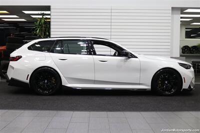 2025 BMW M5 Touring 141K MSRP* CARBON CERAMIC BRAKES-EXECUTIVE PKG - M-DRIVER PKG* CARBON FIBER FRONT SPLITTER - CARBON REAR DIFFUESER - CARBON SIDE SKIRTS - H&R LOWERING SPRINGS* DOWN PIPES & COLD AIR INTAKES - Photo 5 - Portland, OR 97230