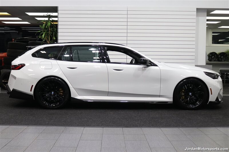 2025 BMW M5 Touring 141K MSRP* CARBON CERAMIC BRAKES-EXECUTIVE PKG - M-DRIVER PKG* CARBON FIBER FRONT SPLITTER - CARBON REAR DIFFUESER - CARBON SIDE SKIRTS - H&R LOWERING SPRINGS* DOWN PIPES & COLD AIR INTAKES - Photo 5 - Portland, OR 97230