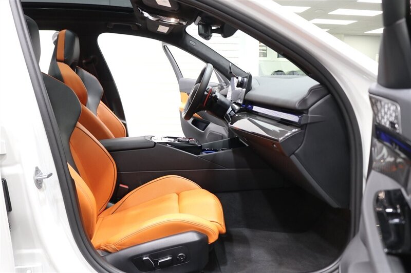 2025 BMW M5 Touring  141K MSRP* CARBON CERAMIC BRAKES-EXECUTIVE PKG - M-DRIVER PKG* CARBON FIBER FRONT SPLITTER - CARBON REAR DIFFUESER - CARBON SIDE SKIRTS - H&R LOWERING SPRINGS* DOWN PIPES & COLD AIR INTAKES - Photo 47 - Portland, OR 97230