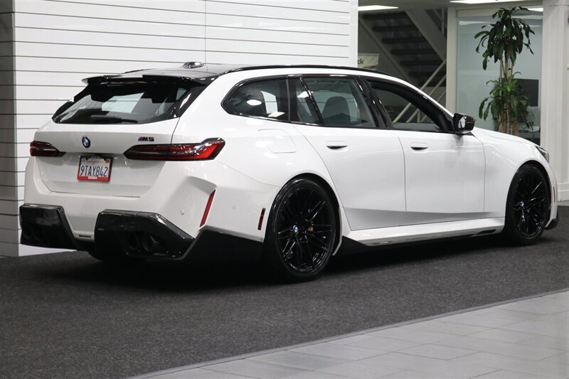 2025 BMW M5 Touring  141K MSRP* CARBON CERAMIC BRAKES-EXECUTIVE PKG - M-DRIVER PKG* CARBON FIBER FRONT SPLITTER - CARBON REAR DIFFUESER - CARBON SIDE SKIRTS - H&R LOWERING SPRINGS* DOWN PIPES & COLD AIR INTAKES - Photo 7 - Portland, OR 97230