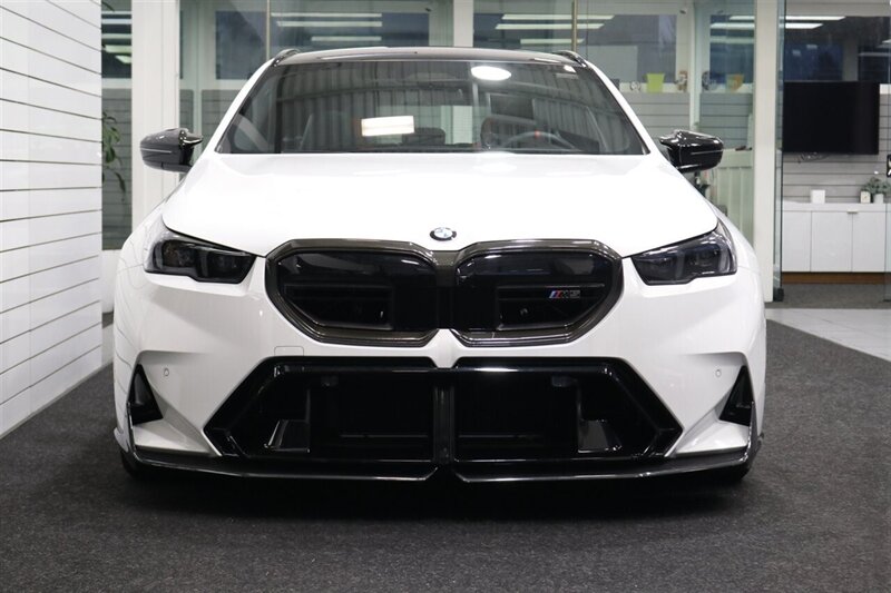 2025 BMW M5 Touring  141K MSRP* CARBON CERAMIC BRAKES-EXECUTIVE PKG - M-DRIVER PKG* CARBON FIBER FRONT SPLITTER - CARBON REAR DIFFUESER - CARBON SIDE SKIRTS - H&R LOWERING SPRINGS* DOWN PIPES & COLD AIR INTAKES - Photo 8 - Portland, OR 97230