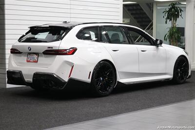 2025 BMW M5 Touring 141K MSRP* CARBON CERAMIC BRAKES-EXECUTIVE PKG - M-DRIVER PKG* CARBON FIBER FRONT SPLITTER - CARBON REAR DIFFUESER - CARBON SIDE SKIRTS - H&R LOWERING SPRINGS* DOWN PIPES & COLD AIR INTAKES - Photo 7 - Portland, OR 97230