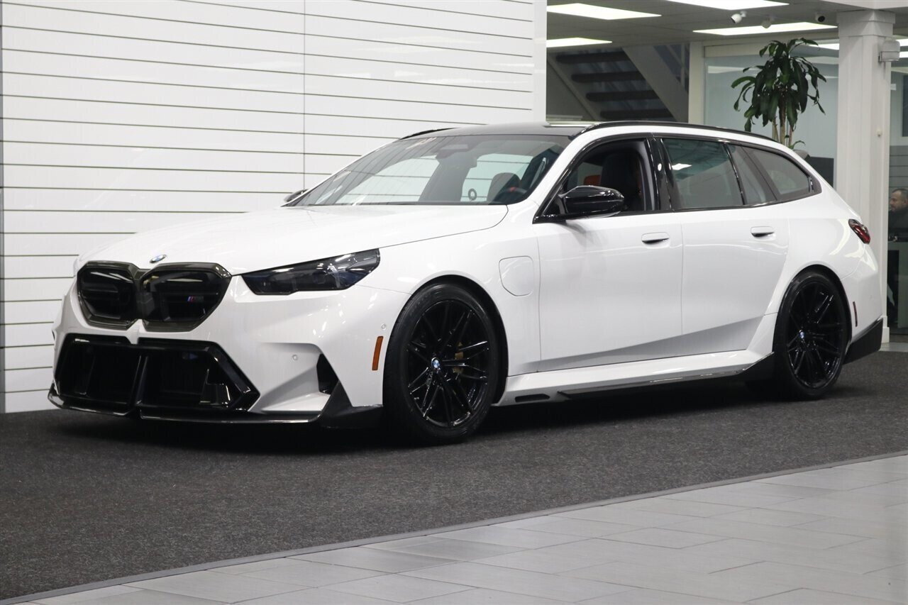 2025 BMW M5 Touring  141K MSRP* CARBON CERAMIC BRAKES-EXECUTIVE PKG - M-DRIVER PKG* CARBON FIBER FRONT SPLITTER - CARBON REAR DIFFUESER - CARBON SIDE SKIRTS - H&R LOWERING SPRINGS* DOWN PIPES & COLD AIR INTAKES - Photo 1 - Portland, OR 97230