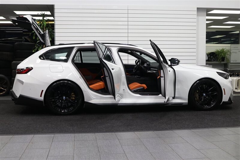 2025 BMW M5 Touring  141K MSRP* CARBON CERAMIC BRAKES-EXECUTIVE PKG - M-DRIVER PKG* CARBON FIBER FRONT SPLITTER - CARBON REAR DIFFUESER - CARBON SIDE SKIRTS - H&R LOWERING SPRINGS* DOWN PIPES & COLD AIR INTAKES - Photo 11 - Portland, OR 97230