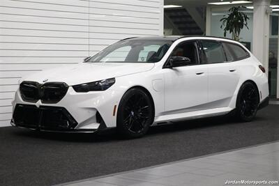 2025 BMW M5 Touring 141K MSRP* CARBON CERAMIC BRAKES-EXECUTIVE PKG - M-DRIVER PKG* CARBON FIBER FRONT SPLITTER - CARBON REAR DIFFUESER - CARBON SIDE SKIRTS - H&R LOWERING SPRINGS* DOWN PIPES & COLD AIR INTAKES - Photo 3 - Portland, OR 97230