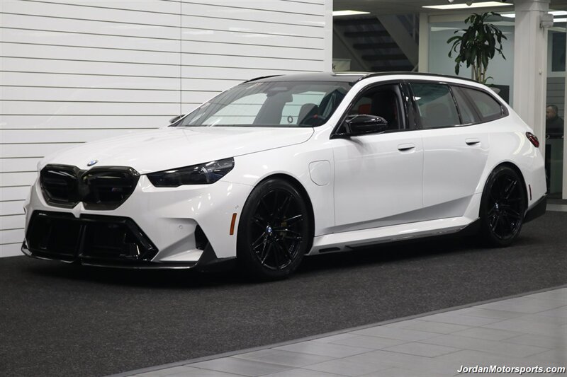 2025 BMW M5 Touring 141K MSRP* CARBON CERAMIC BRAKES-EXECUTIVE PKG - M-DRIVER PKG* CARBON FIBER FRONT SPLITTER - CARBON REAR DIFFUESER - CARBON SIDE SKIRTS - H&R LOWERING SPRINGS* DOWN PIPES & COLD AIR INTAKES - Photo 3 - Portland, OR 97230