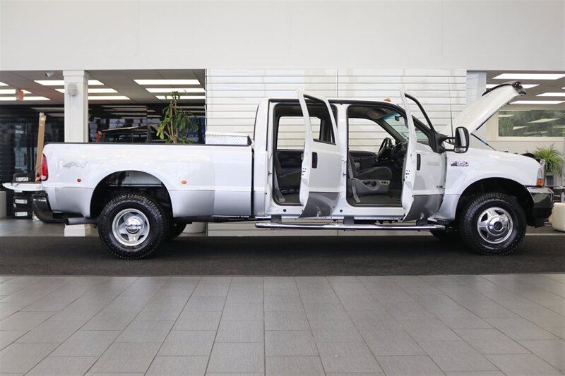 2002 Ford F-350 1-OWNER* 100% RUST FREE* LINEX BED LINER* NEW BRAKES / ROTORS / CALIPERS / BRAKE FLUID / AC SERVICE & RECHARGE / CAMPER TIE DOWNS / COOLANT FLUSH / NEW WIPERS / NEW DOOR LOCK ACTUATORS / 2-KEYS - Photo 11 - Portland, OR 97230
