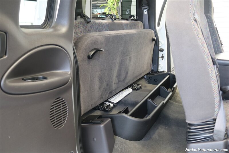 2001 Dodge Ram 3500 SLT  1-OWNER* 0-RUST* COMPLETE NEW FRONT END W/ REDHEAD STEERING BOX* ALL NEW 6 A/T 10-PLY TIRES* 55 BLOCK* FULLY SERVICE* EXCELLENT CONDITION BED* GOOSNECK* BOOKS-KEYS-RECORDS - Photo 19 - Portland, OR 97230