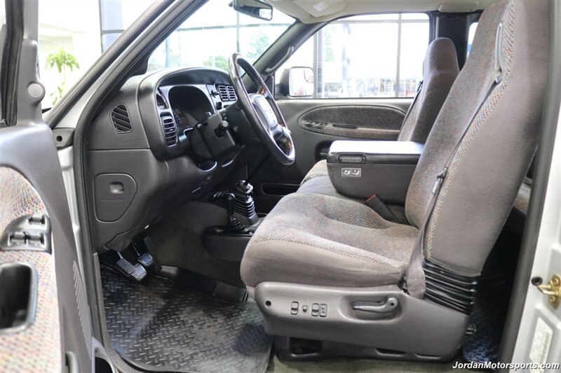 2002 Dodge Ram 2500 SLT  100% RUST  HIGH OUTPUT 5.9L * 6-SPEED MANUAL* NEVER HAD A 5TH WHEEL OR GOOSENECK* PERFECT DASH* ALL NEW FLUIDS & FILTERS* 100% STOCK & ORIGINAL - Photo 89 - Portland, OR 97230