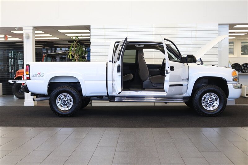 2005 GMC Sierra 2500  1-OWNER* 100% CALIFORNIA RUST FREE TRUCK* EVERY SERVICE RECORD SINCE NEW 1 " FILE* NEW 2 "LEVEL KIT W/ BILSTEIN 5100s* NEWER 33 "A/T TIRES* SHORT BED EXTRA CAB DURAMAX* 4X4 PAINT MATCHED FLARES - Photo 11 - Portland, OR 97230