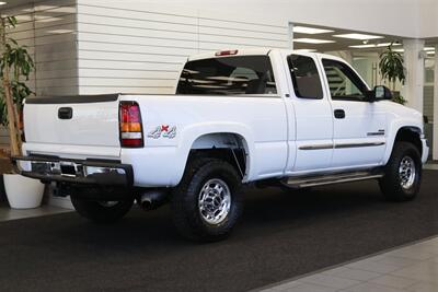 2005 GMC Sierra 2500  1-OWNER* 100% CALIFORNIA RUST FREE TRUCK* EVERY SERVICE RECORD SINCE NEW 1 " FILE* NEW 2 "LEVEL KIT W/ BILSTEIN 5100s* NEWER 33 "A/T TIRES* SHORT BED EXTRA CAB DURAMAX* 4X4 PAINT MATCHED FLARES - Photo 7 - Portland, OR 97230